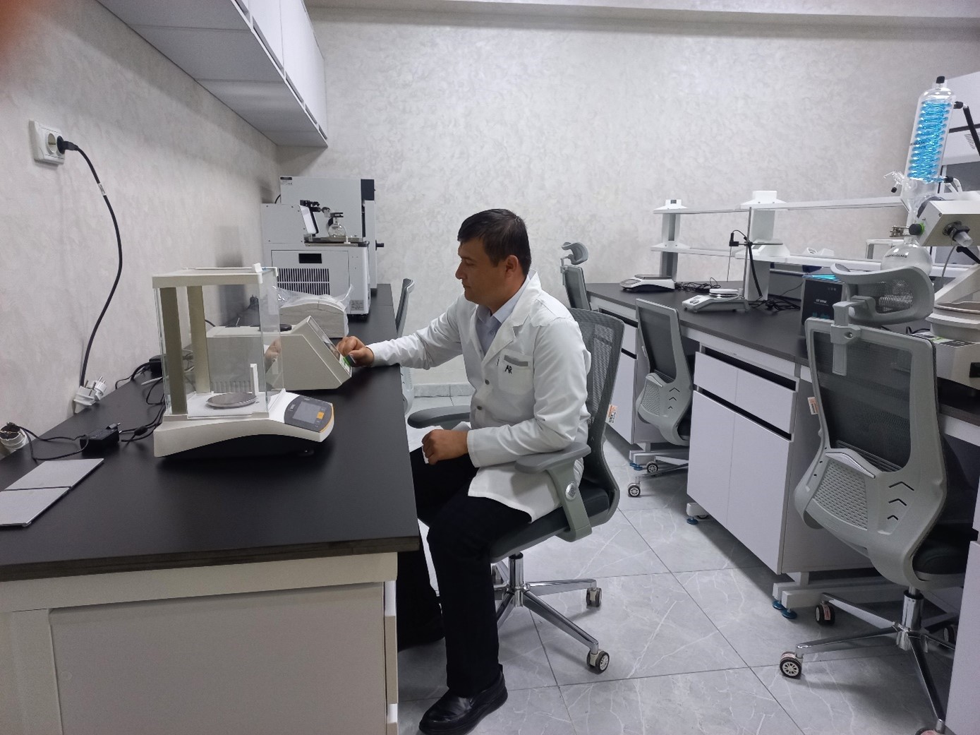 Masturbatsiya va yutish porno Zombi pornografiyasi