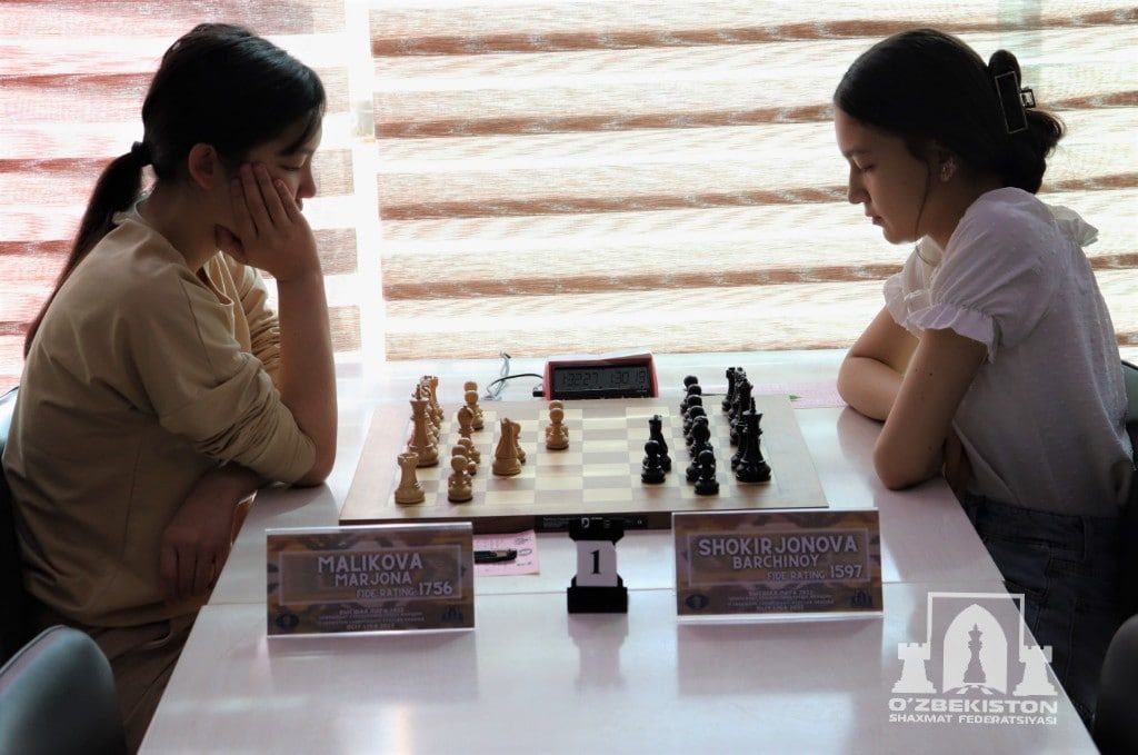 Two girls play chess in a local restaurant in Mogadishu, Somalia. . . . . .  . . . . . . #somalia #chessboard #chesslover #chessplayer…