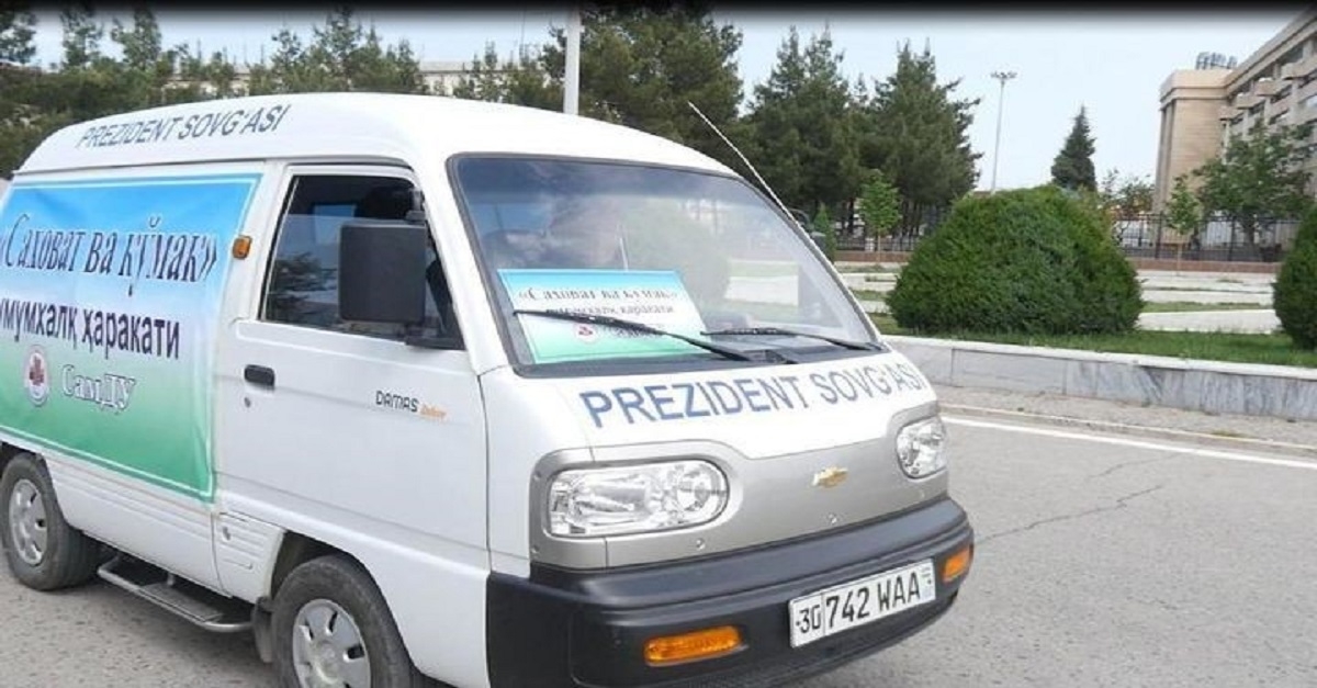 Universitet mutasaddilari Samarqand shahri mahallalarida yashovchi muhtojlarga oziq-ovqat mahsulotlari yetkazib berdi