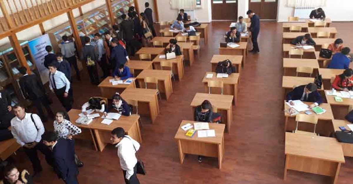 Студенты поближе познакомились с университетам