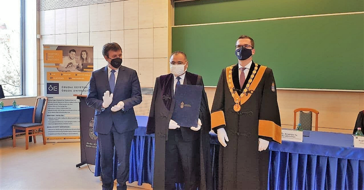 Инновацион ривожланиш вазири, академик Иброҳим Абдураҳмоновга Венгриянинг Обуда университети Фахрий Профессори унвони берилди