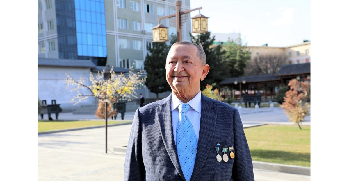 Professor Hotam Umurov 80 yoshda