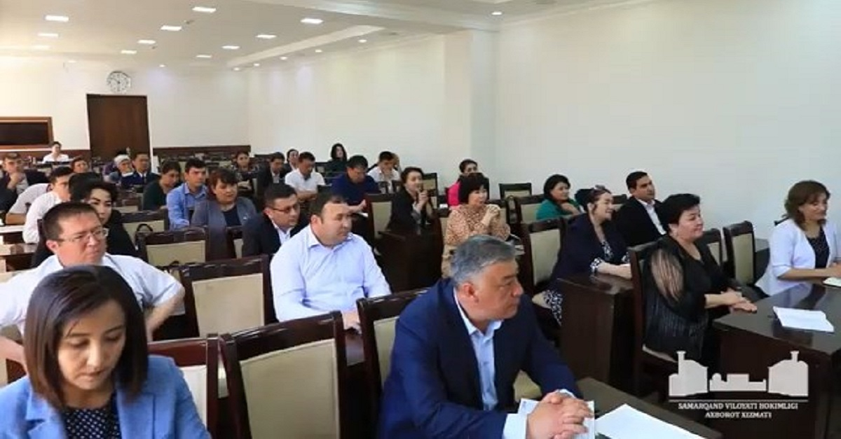 16 нафар тренер-модераторлар вилоят ҳокимлиги томонидан тақдирланди