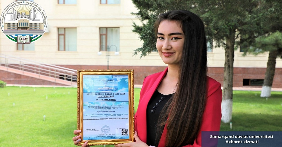A student of Samarkand State University teaches Korean to her peers