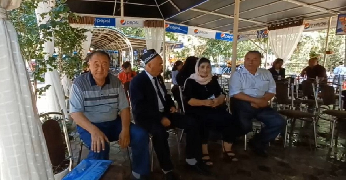 Ижодкорлар билан учрашув бошланиш арафасида...