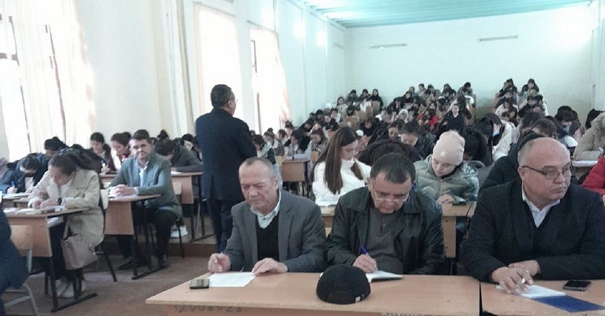 Самарқанд давлат университети филология факультети Истиқлол даври адабиёти ва адабиёт назарияси кафедраси профессори, филология фанлари доктори Азимидин Насиров филология факультети 1-курс талабаларига “Ҳозирги адабий жараён” фанидан “Адабий жараён ва тарихий романчилик” мавзусида очиқ дарс ўтди...