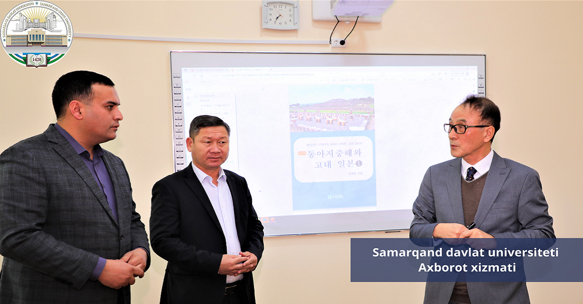 Korean professor teaches students of Samarkand State University...