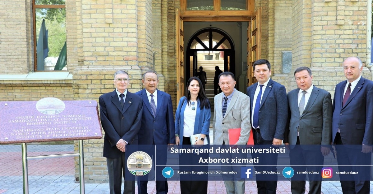 Nobel mukofoti laureati Aziz Sanjar hamda Oliy ta’lim, fan va innovatsiyalar vaziri Ibrohim Abdurahmonov SamDU biologiya va kimyo fakultetlari kampusi bilan tanishmoqda...