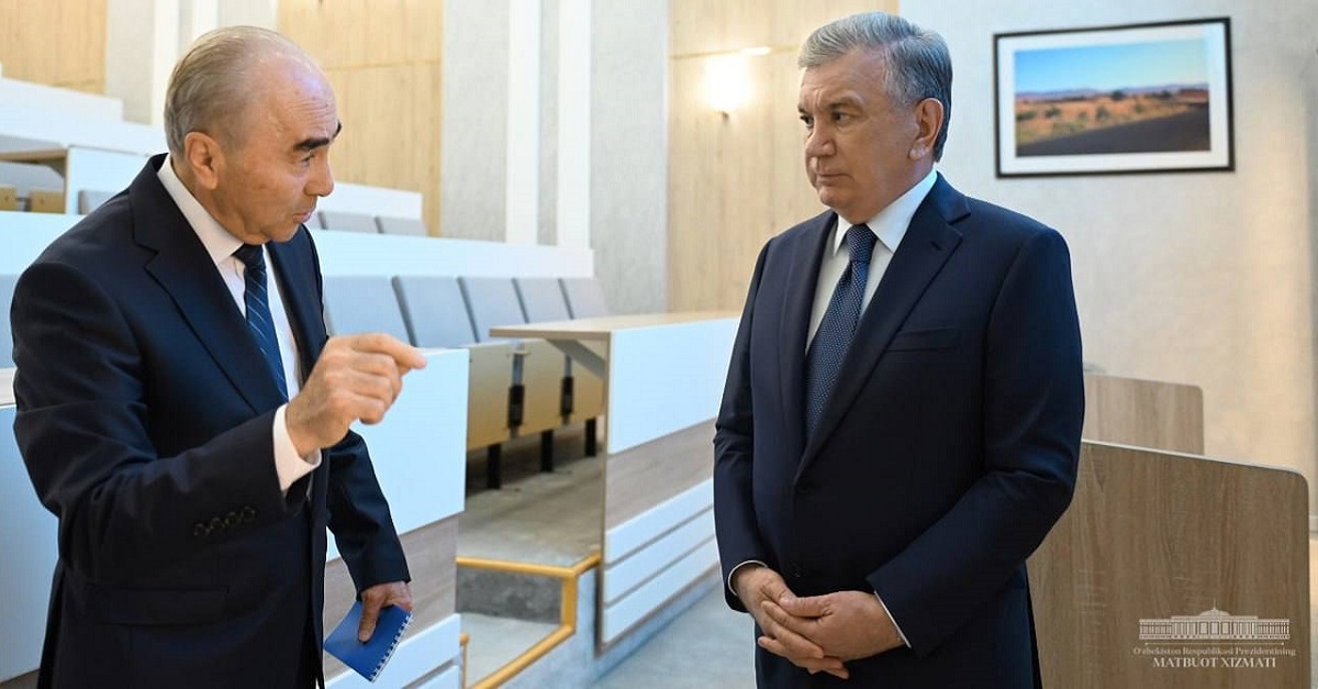 Президент Шавкат Мирзиёев ознакомился с деятельностью Биохимического института Самаркандского государственного университета.