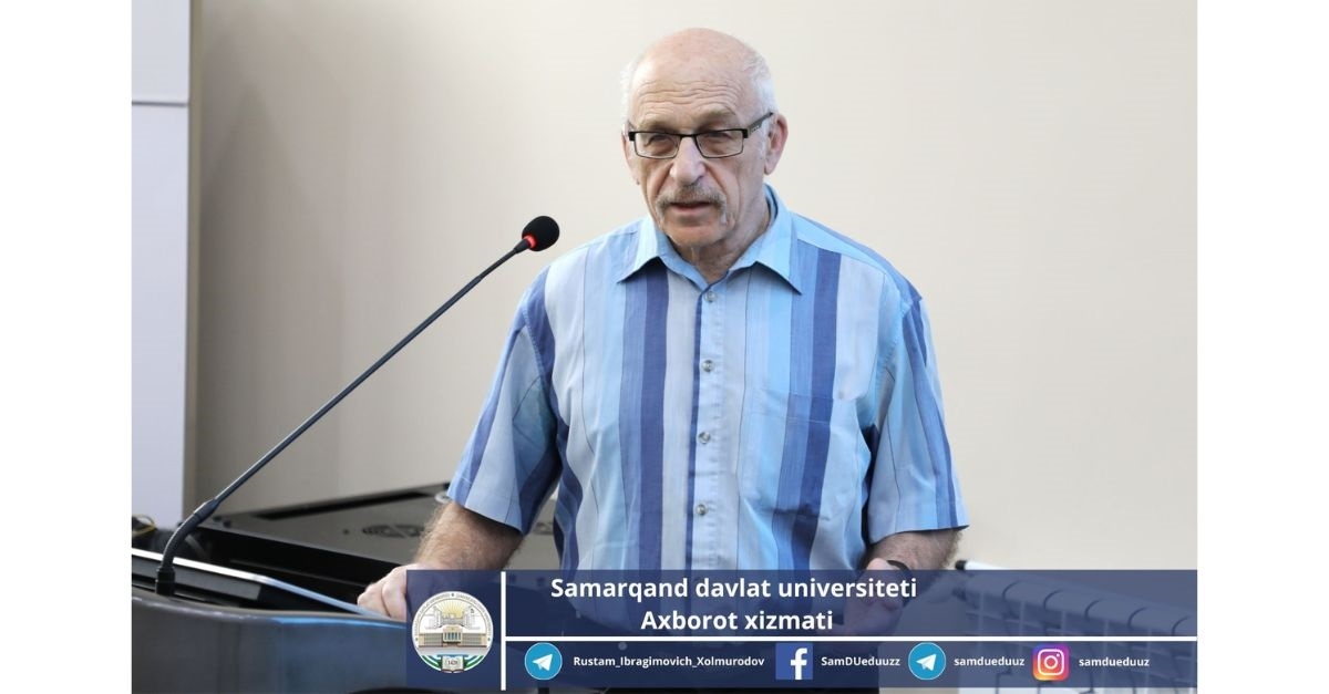 A professor from Russia gives a lecture at the Institute of Engineering Physics of Samara State University...