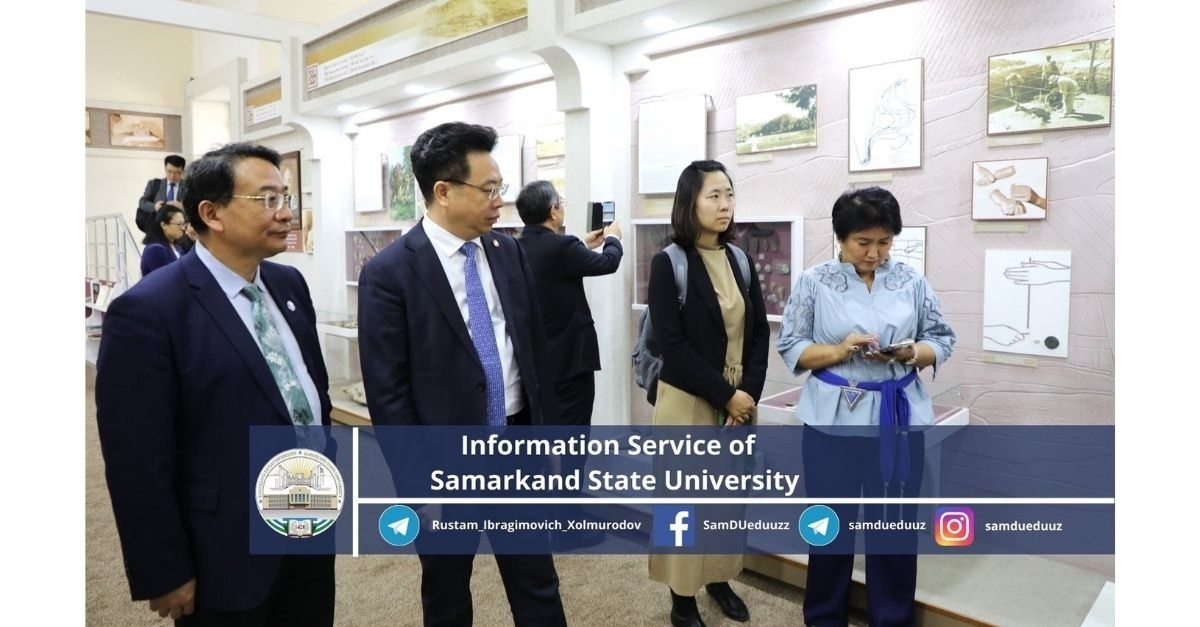 The delegation led by Professor Wang Shuguo, President of Xi'an Jiaotong University, toured the Archaeological Museum of Samarkand State University.