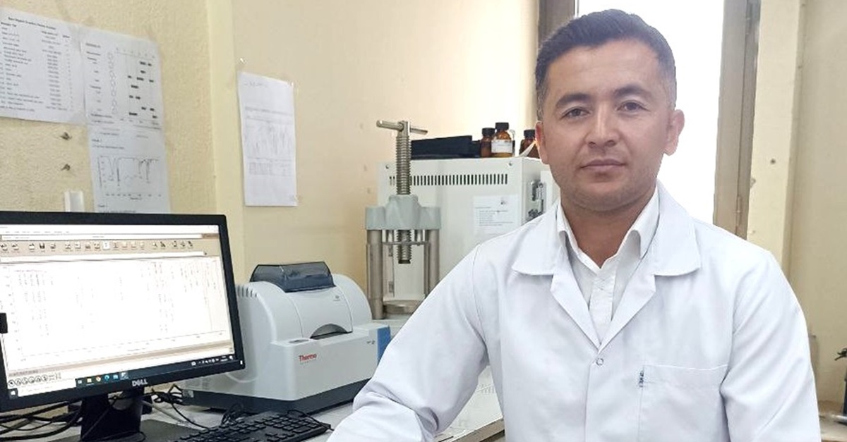 Samarqand davlat universiteti doktoranti antibakterial va viruslarni parchalovchi plastik materiallar ishlab chiqarish bo‘yicha tadqiqot olib bormoqda…