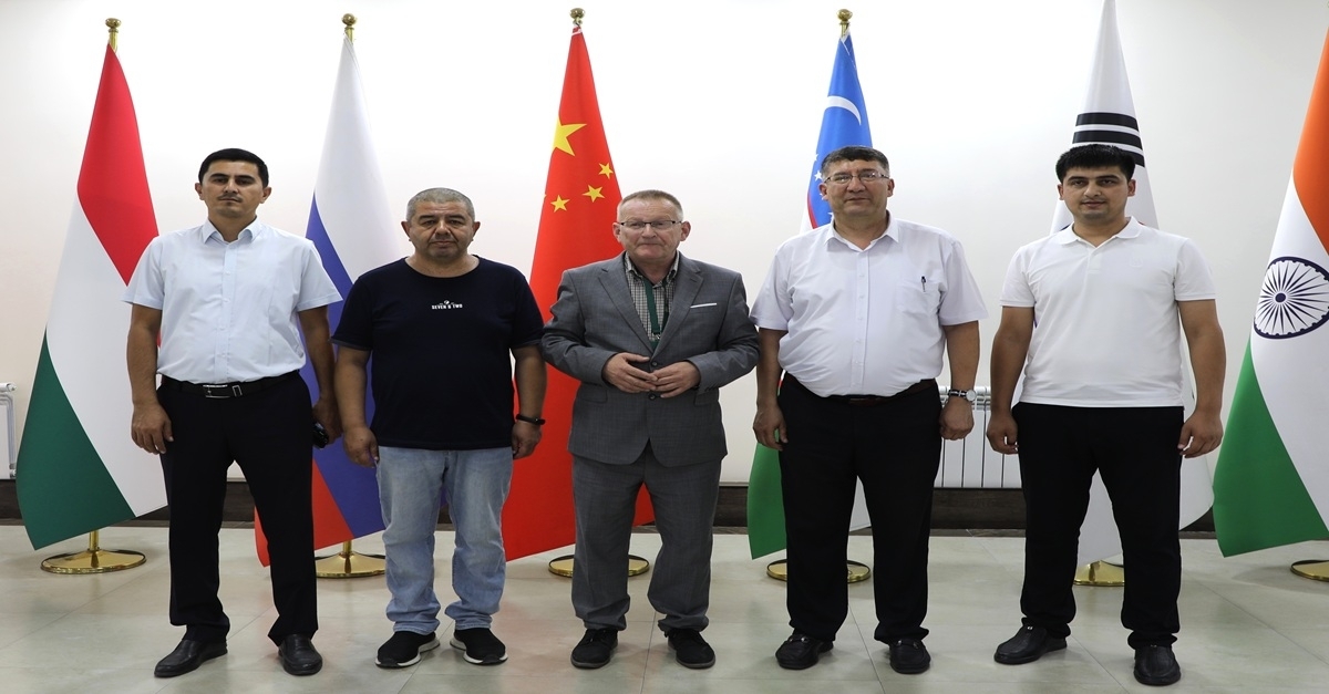Renowned Slovak journalist and economist Vladimir Bachishin visits Samarkand State University
