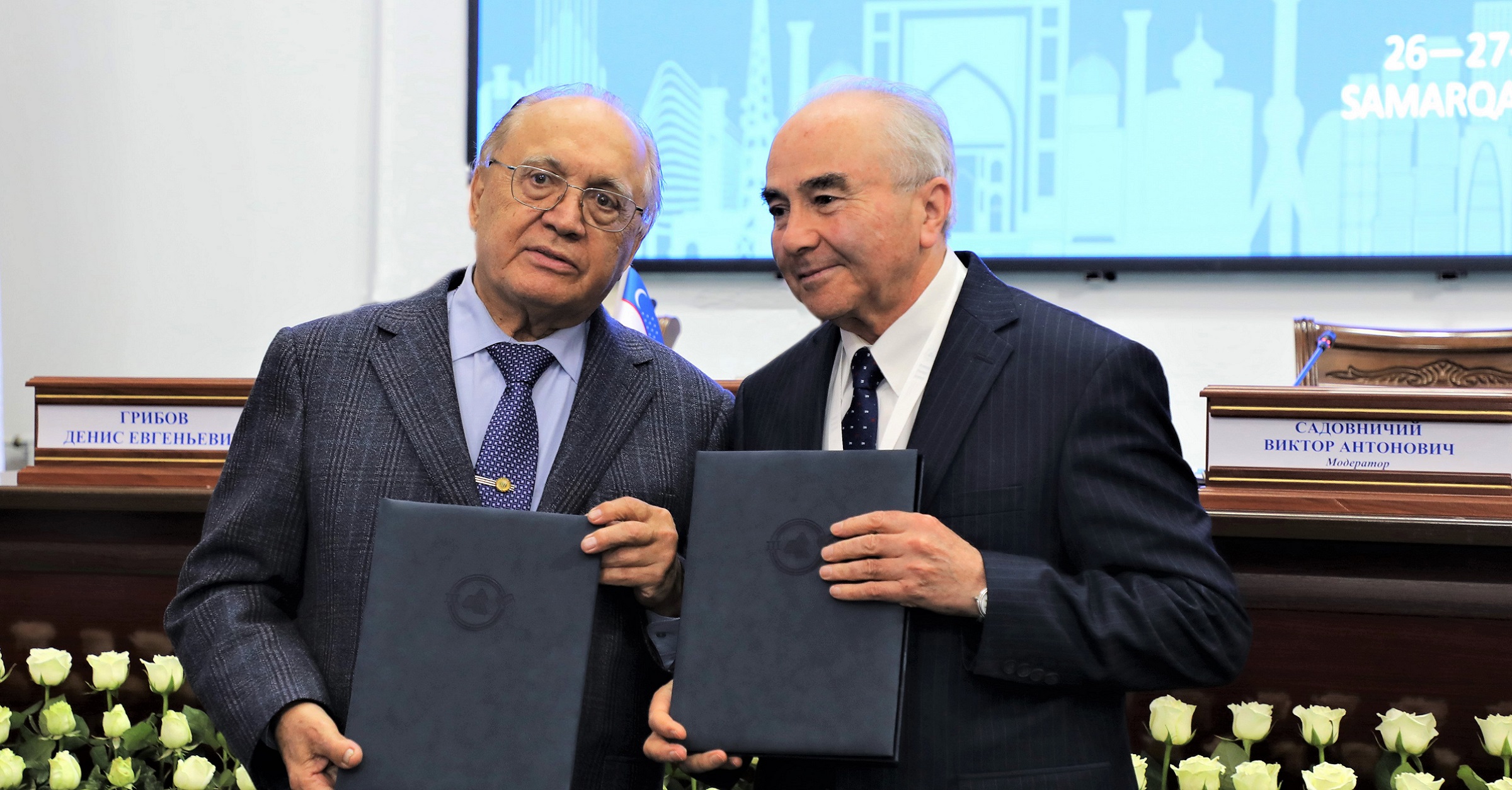 Samarqand davlat universiteti rektori, O‘zbekiston Respublikasi fan arbobi Rustam Xolmurodov Moskva davlat universiteti rektori, akademik Viktor Sadovnichiy bilan...